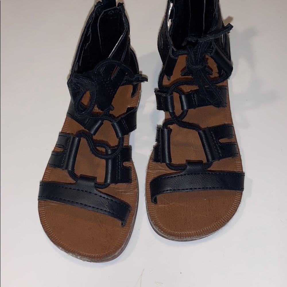 Like NEW OshKosh Girls Size 10 Black Sandals